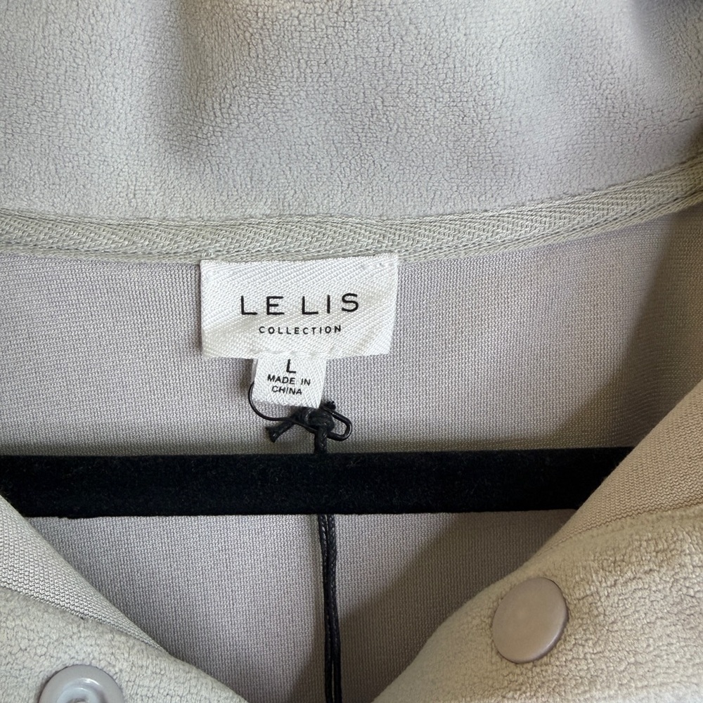 Le Lis Light Gray Sweatshirt, size Large, NWT - Picture 2 of 5
